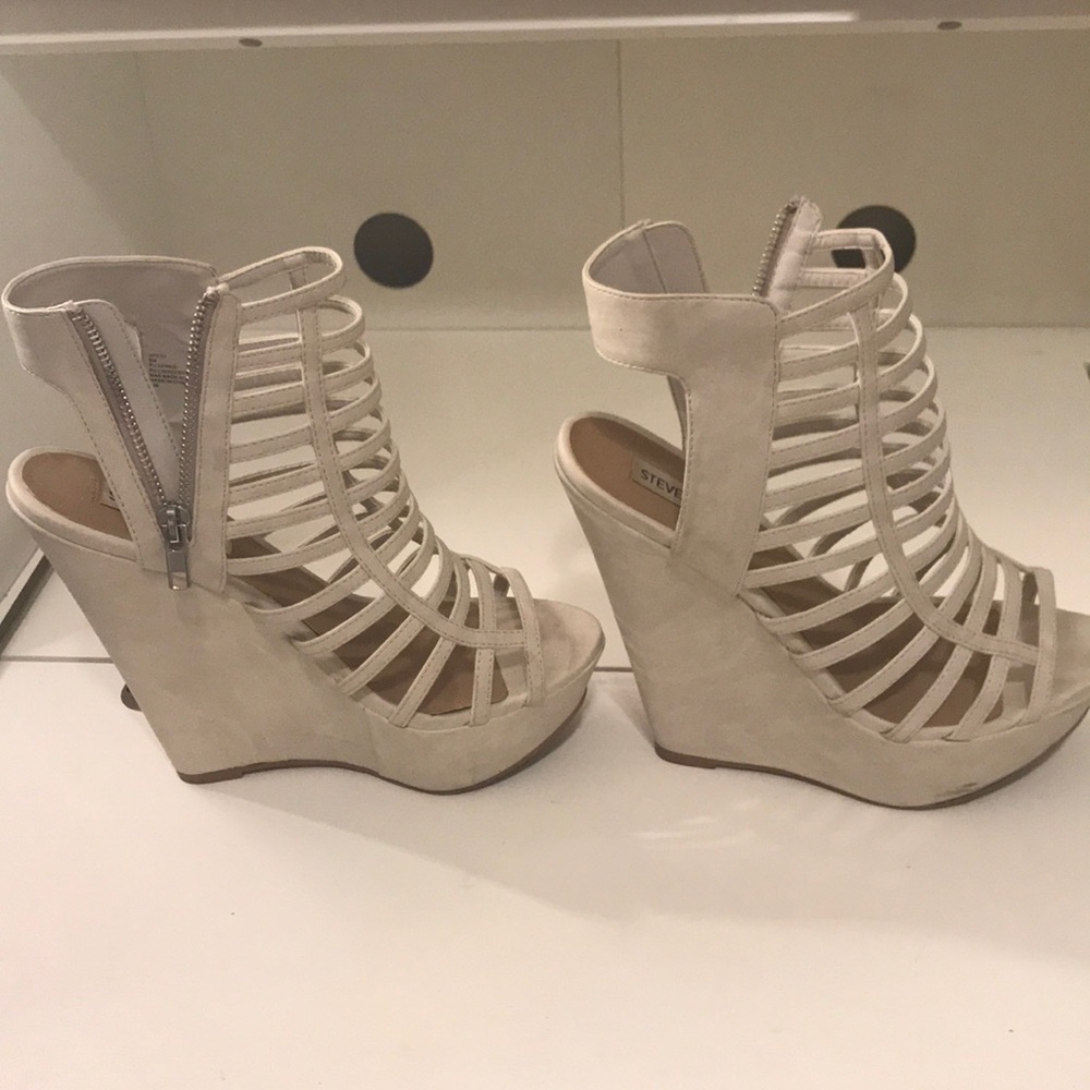 Steve Madden beige wedges